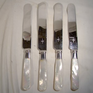 4 English Mother of Pearl Handle Knives 1930s Matching Set 8-3/8 Length Francis Howard Sheffield