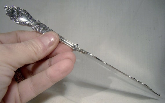 Rogers Raphael Silver Plate 7-1/2 Flat Twist Handle Butter Knife