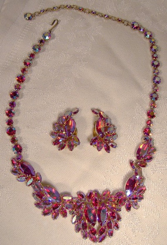 SHERMAN RED Rhinestones Necklace 