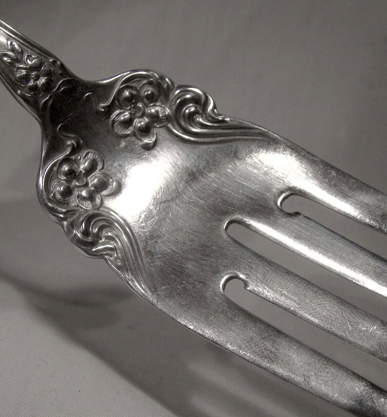 Rogers Arbutus Silver Plated 8-12 Medium Solid Cold Meat Fork 1908