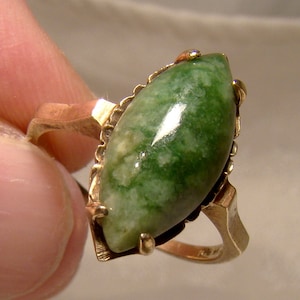 10K Yellow Gold Green Agate Ring  1950s 1960 Size 5-3/4