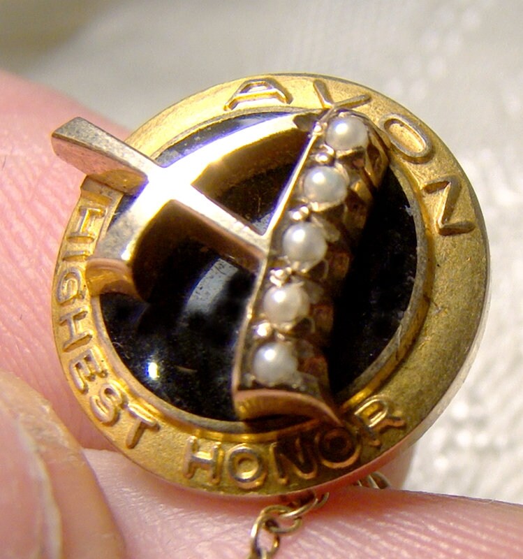 Avon 10K Yellow Gold Highest Honor Brooch With 9 Year