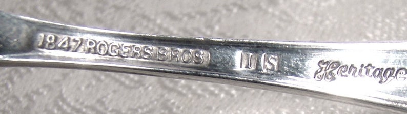 Rogers Heritage 10-58 Silver Plated Pierced Pie Lifter 1953