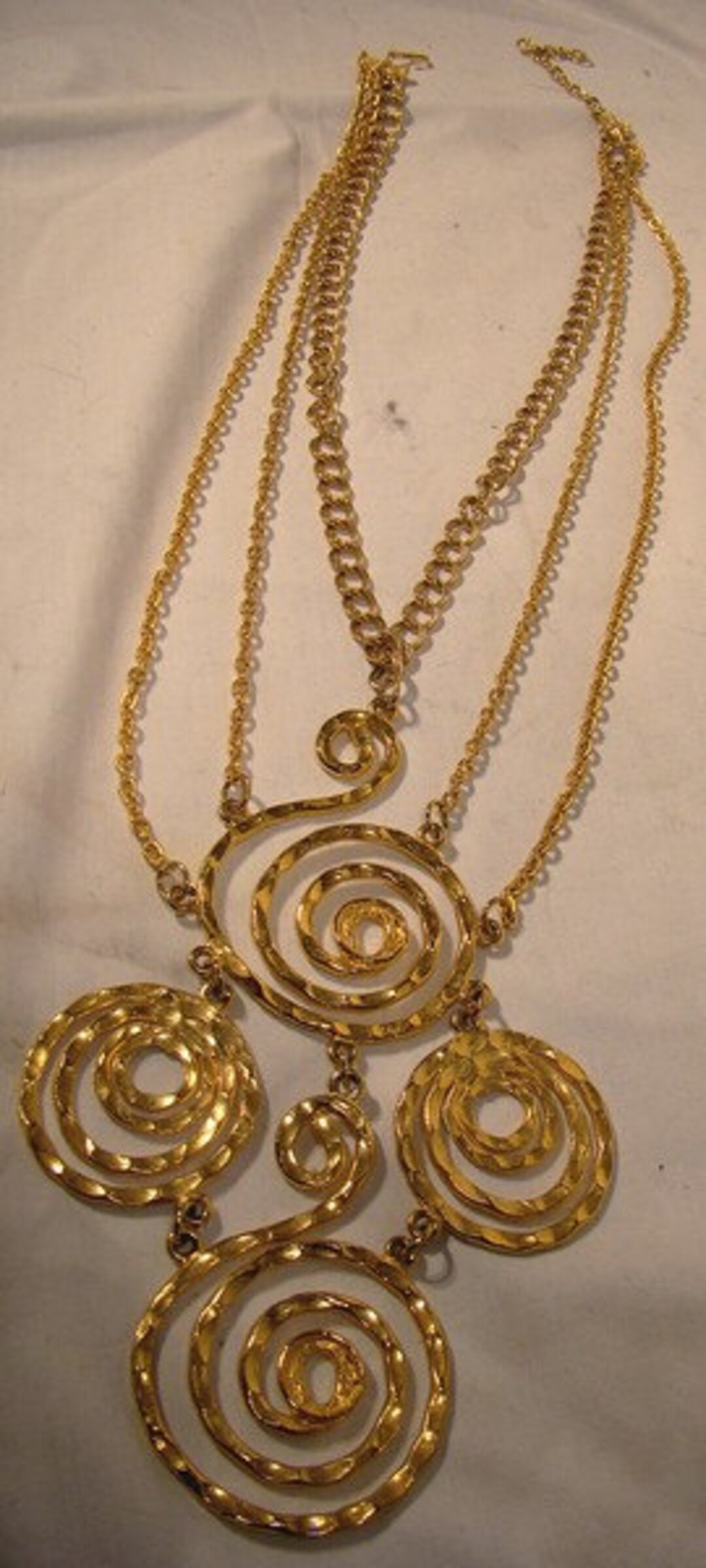Collier Vintage Moderniste Tourbillon Années 1960/1970 - Pendentif Triangle Argenté - Bijou Rétro Occasion