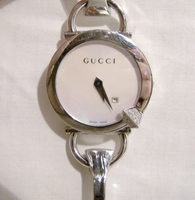 Authentic Gucci Lady s Chiodo 122 Diamond Series Wristwatch Wrist