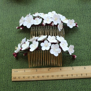 Apricot flowers. Hair comb polymer clay flowers. flower hair bride. afbeelding 2