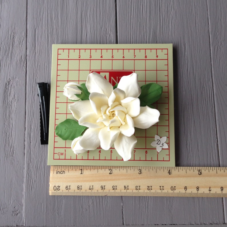 Hair clip polymer clay flower for wedding. Ivory gardenia on alligator clip