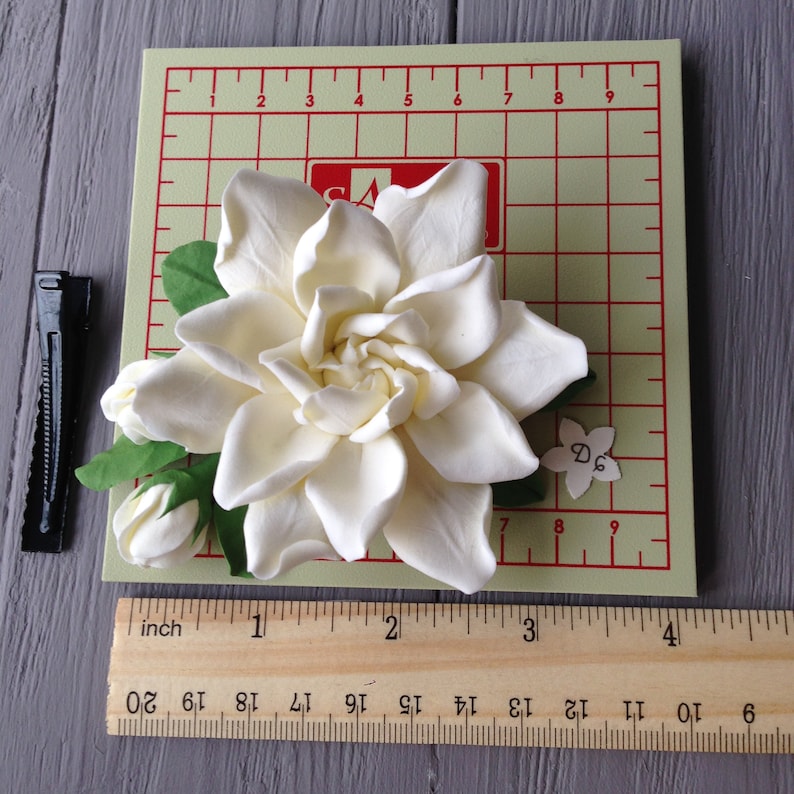 Hair clip polymer clay flower for wedding. Ivory gardenia on alligator clip