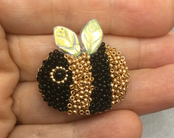 TUTORIAL: Bead Embroidered Little Bee Brooch Tutorial - A Pattern for a Seed Bead Bumblebee