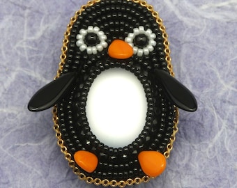 Little Penguin Brooch Tutorial - A Bead Embroidery Pattern