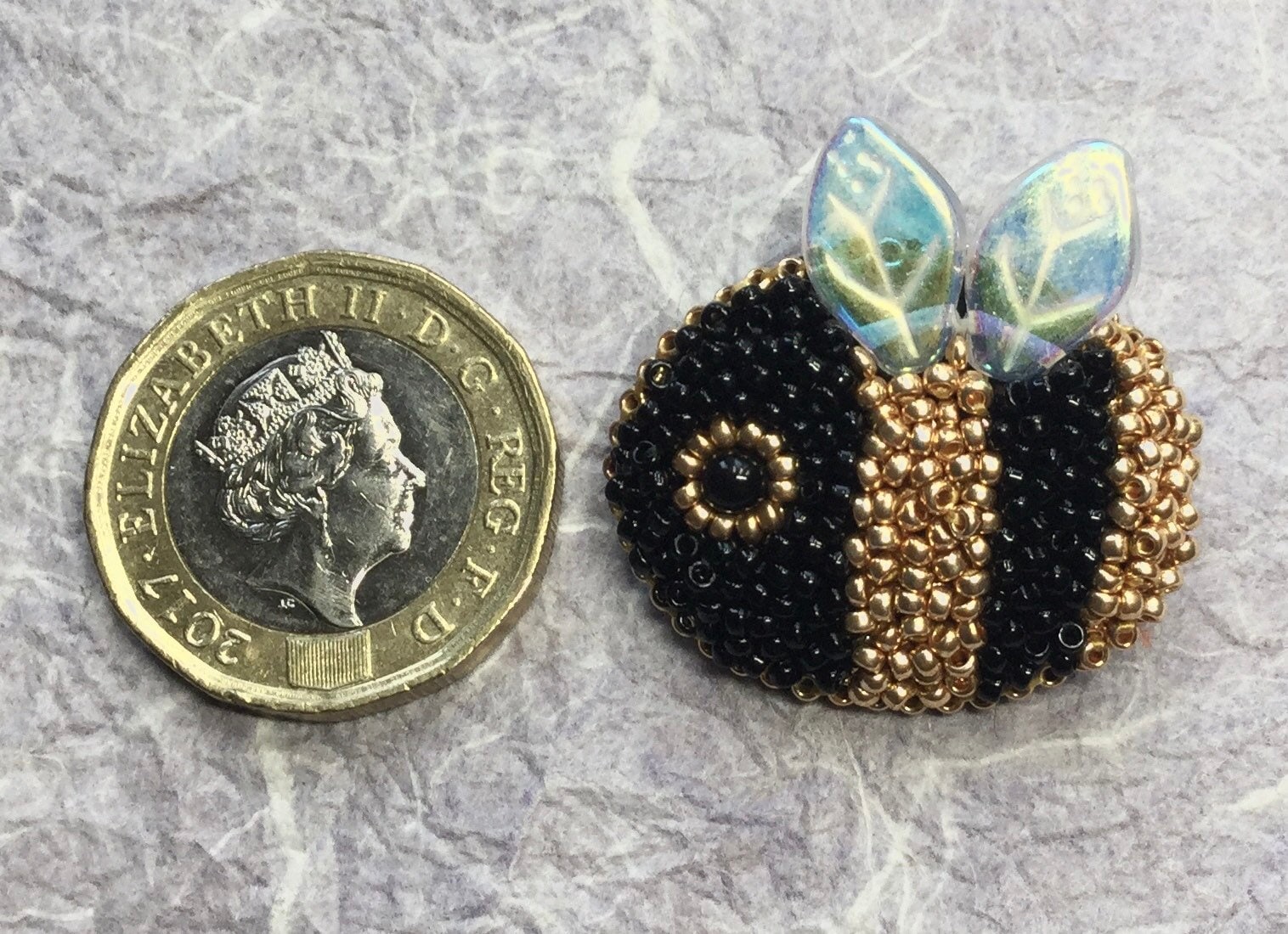 TUTORIAL: Bead Embroidered Little Bee Brooch Tutorial - A Pattern for a ...