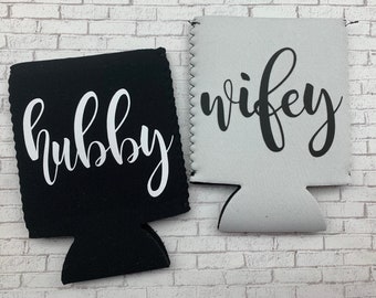 Set de enfriadores de latas para esposo y esposa - Recuerdo de boda