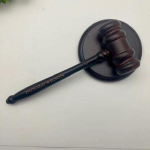 Martelletto personalizzato, martelletto in legno inciso, regalo per giudice, regalo per laureati in giurisprudenza, regalo per laureati in giurisprudenza