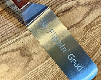 Spatola per hibachi in metallo incisa, spatola personalizzata, spatola per griglia, paletta