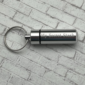 Personalized Pill Keychain – Custom Engraved Travel Pill Holder for Daily Medication & Emergency Use