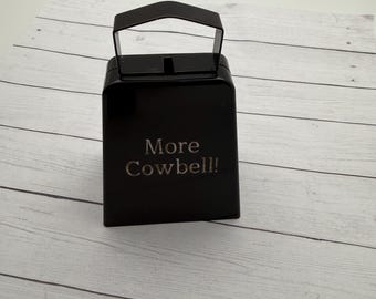 Sino de vaca personalizado, Sino de vaca gravado, Presente personalizado com sino de vaca, Mais sinos de vaca, Sino de vaca para casamento, Sino de vaca esportivo, Presente exclusivo