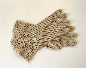 Gauntlet Gloves Vintage 1940s Beige Crocheted Lace Buttons Accessories