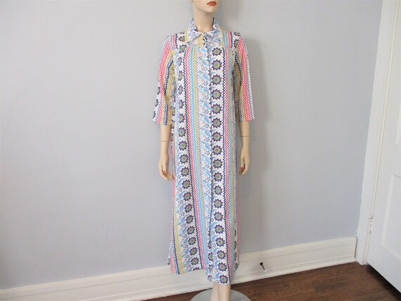 House Coat Robe Vintage 1970s White Rainbow Chevro