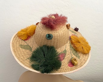 Sun Hat Vintage 1950s Beige Straw Wide Brim Raffia Flowers Hand Painted