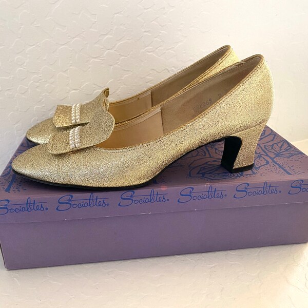 SOCIALITES Gold Pilgrim Pumps Vintage 1970s Special Occasion Shoes