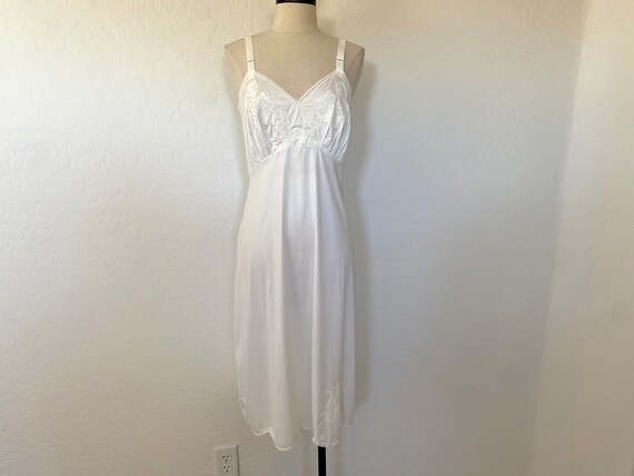 LORRAINE Dress Slip Vintage 1960s White Linen Ros… - image 1