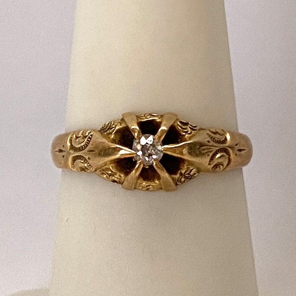 Antique Edwardian Ring 14 Karat Yellow Gold Diamond Engagement Band