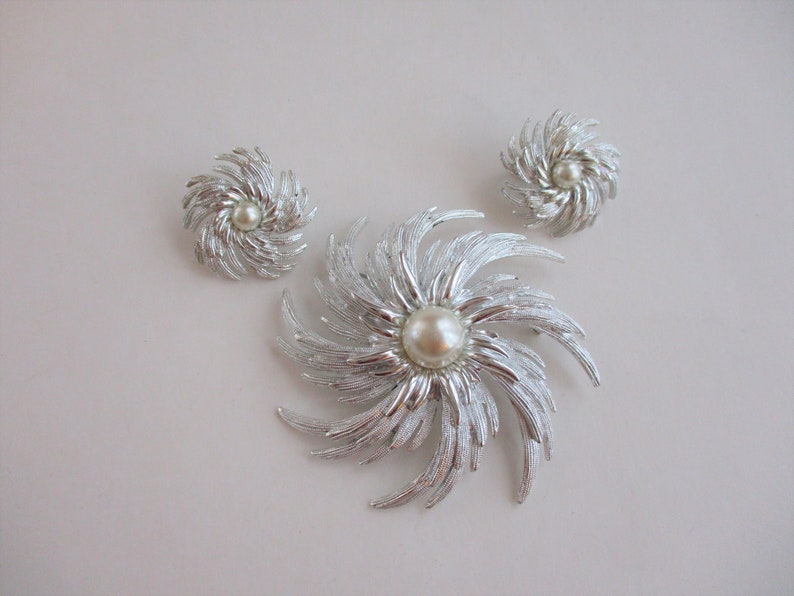 SARAH COVENTRY Atomic Swirl Brooch Clip Earrings Vintage 1950s Silver Plate Faux Pearl Cabochon Costume Jewelry Set