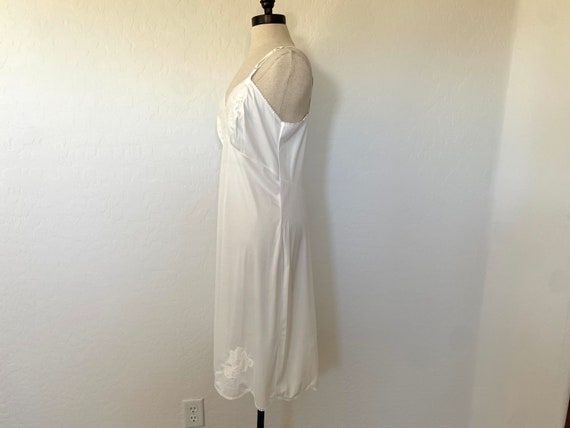 LORRAINE Dress Slip Vintage 1960s White Linen Ros… - image 5