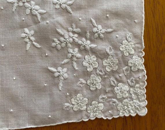 White Hankies Vintage 1950s Cotton Floral Appliqu… - image 4