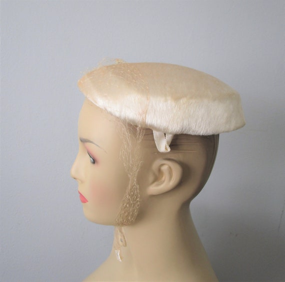 Cocktail Hat Vintage 1940s Ivory Faux Fur Feather… - image 5