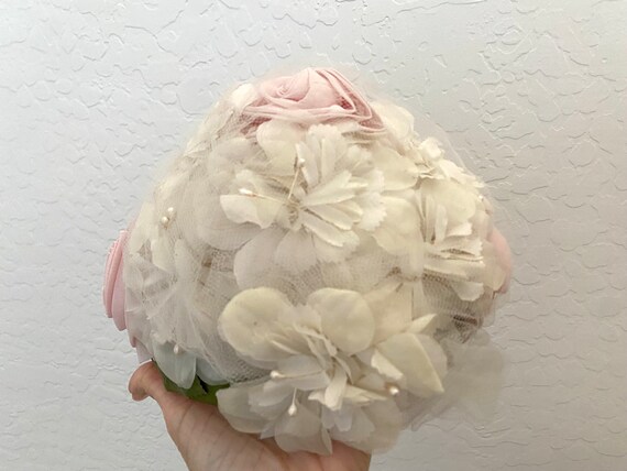 Floral Hat Veil Vintage 1960s White Pink Roses He… - image 7
