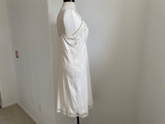 KOMAR Dress Slip Vintage 1960s Beige Nylon Lace L… - image 7