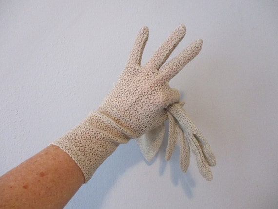 Beige Lace Gloves Vintage 1960s Deadstock Aris Fo… - image 3