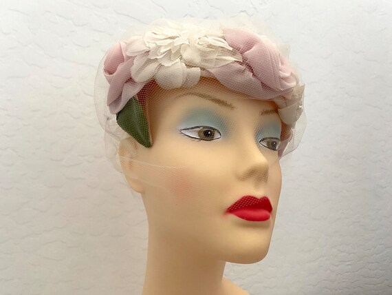 Floral Hat Veil Vintage 1960s White Pink Roses He… - image 6