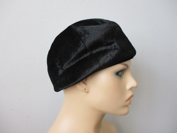 ROBERTA BERNAYS Hat Vintage 1950s Black Velvet Bu… - image 3