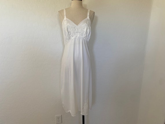 LORRAINE Dress Slip Vintage 1960s White Linen Ros… - image 2