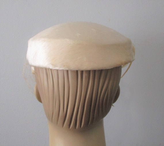 Cocktail Hat Vintage 1940s Ivory Faux Fur Feather… - image 4