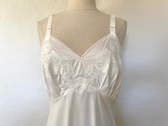 LORRAINE Dress Slip Vintage 1960s White Linen Ros… - image 3