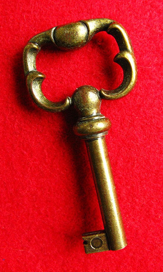 Vintage Skeleton Key - Steel Barrel - More Rare Old Padlock Antique Keys  Here!