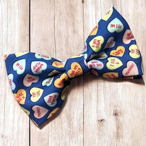 Muszka dla psa w kształcie serduszek, walentynkowy dodatek do obroży dla zwierząt, ręcznie robiona w USA