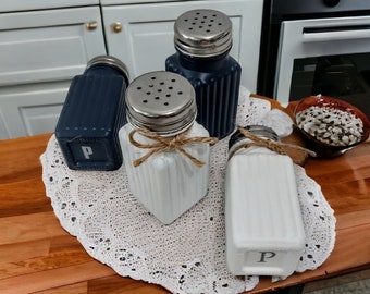 Navy Blue Salt and Pepper Shaker Set, Salt and Pepper Set, Kitchen Tools, Modern Farmhouse, Country Kitchen, Kitchen Storage