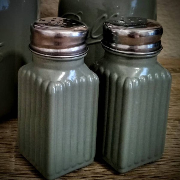Retro, Vintage, Rustic, Shabby Chic Salt and Pepper Shaker Set, Modern Farmhouse, Country Kitchen, Kitchen Storage, Kitchen and Dining