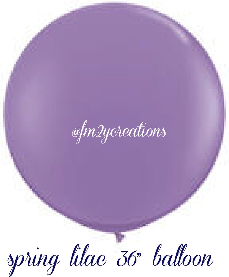 Puede incluir: Un globo grande de color lila primavera de 36 pulgadas. El globo es de un solo color con un ligero brillo. El texto "@fm2ycreations" est&aacute; impreso en el globo.