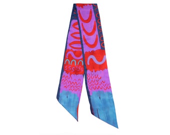 Printed silk twill scarf in narrow shape and diagonal edges