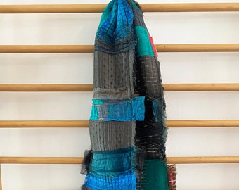 Patchwork fait à la main étroit unique en son genre en soie et laine, écharpe colorée Boho peinte et imprimée à la main, look artistique brut