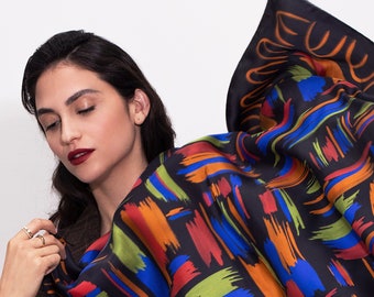 Bedrukte vierkante zijden sjaal gemaakt van luxe twill, een origineel etnisch patroon van ontwerper Dikla Levsky, Made in Italy, Cadeau voor haar