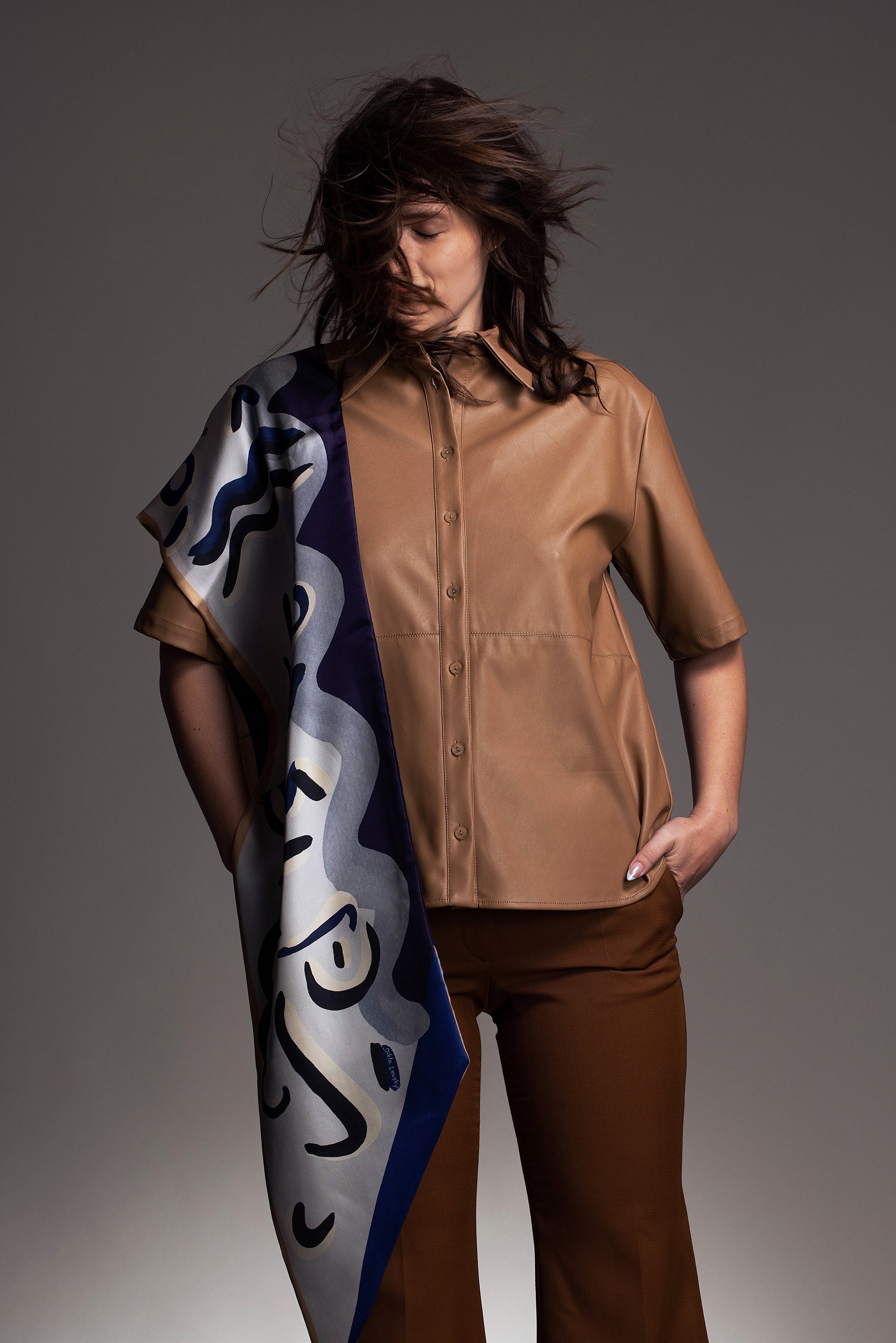DOUBLE SIDED SCARF BEHIND CLOSED DOORS