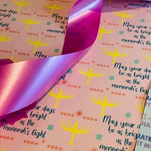 Che i tuoi giorni siano luminosi come la carta da regalo leggera della menorah. Carta da regalo per Chanukah. Carta da regalo ebraica per Chanukah. Carta per Chanukah ebraica