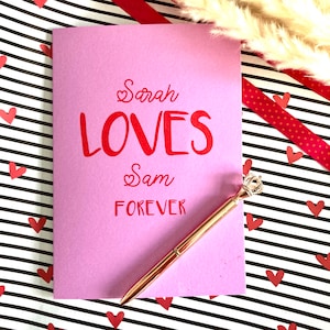 Personalisierte Valentinstag Karte, Name liebt Namen für immer. Personalisieren Sie mit dem Namen der Person, die Sie lieben