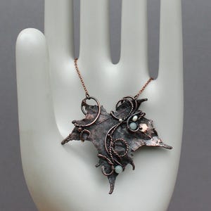 Kanadische Ahornblatt Halskette, elektrogeformter Kupferschmuck, Geschenk für sie, März Geburtsstein, Aquamarin Anhänger, getauchtes Kupfer, Waldland